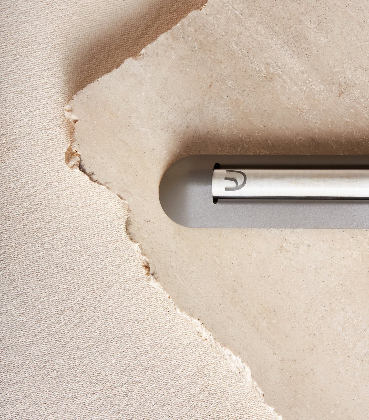 Load image into Gallery viewer, modern Shelter Mezuzah in Noir close up
